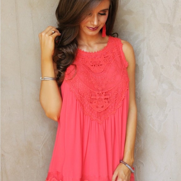 😍😍NWT- Umgee Coral Top with Crochet Detail - Picture 3 of 4
